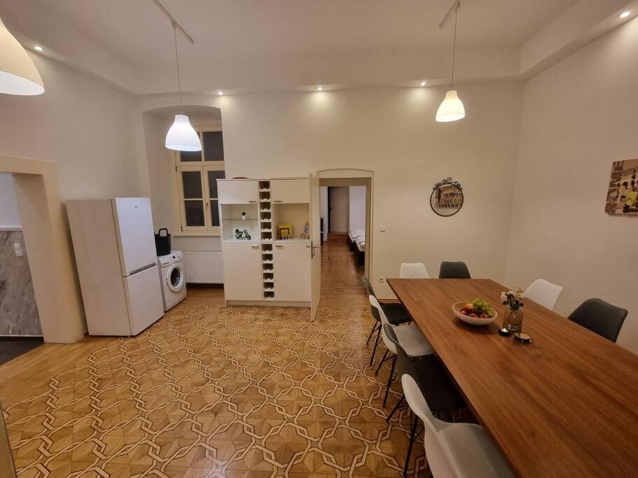 Sissi Royal Suite - Inner City 4 Bedroom Apartment Wien Eksteriør bilde