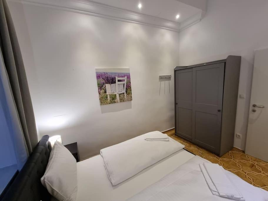 Sissi Royal Suite - Inner City 4 Bedroom Apartment Wien Eksteriør bilde