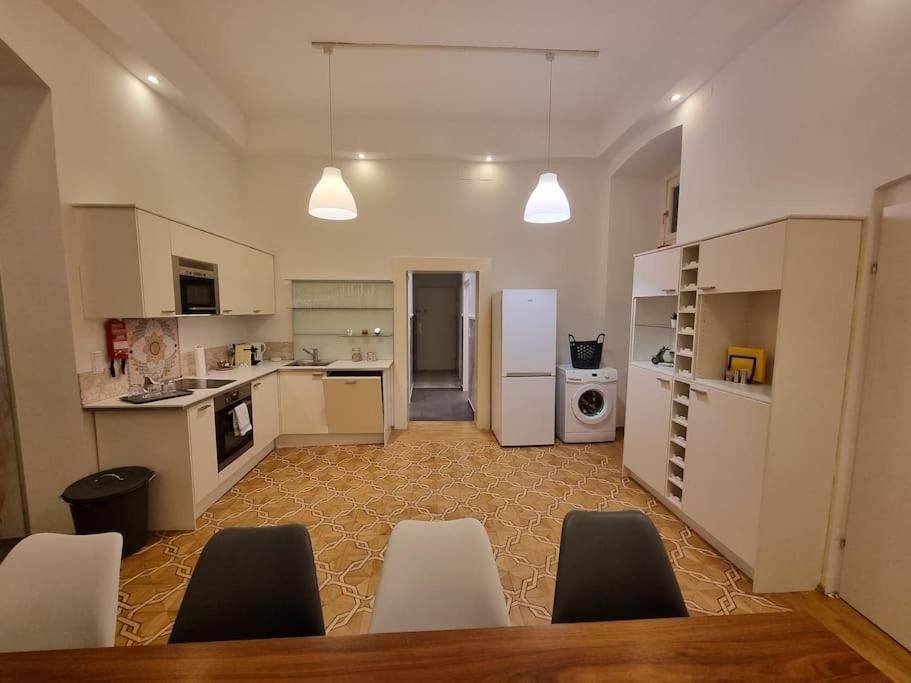 Sissi Royal Suite - Inner City 4 Bedroom Apartment Wien Eksteriør bilde